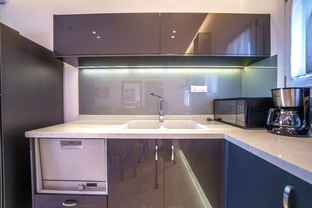 Elysian Suites 7/61