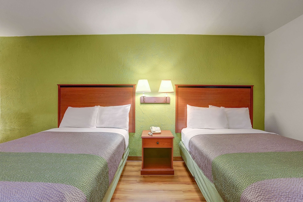 Econo Lodge Sonora, TX 29/60