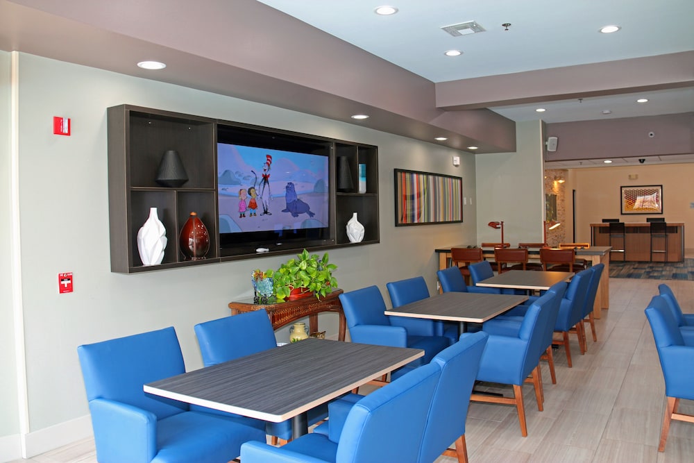 Holiday Inn Express Suites South Padre Island 55/62