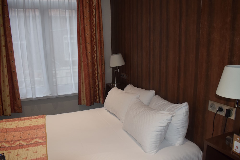 Metropol Hotel 15/66