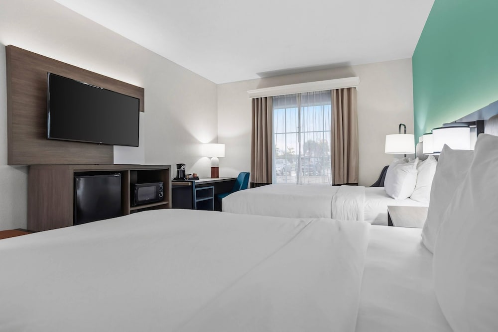 Efficiency, 2 Queen Beds, Accessible