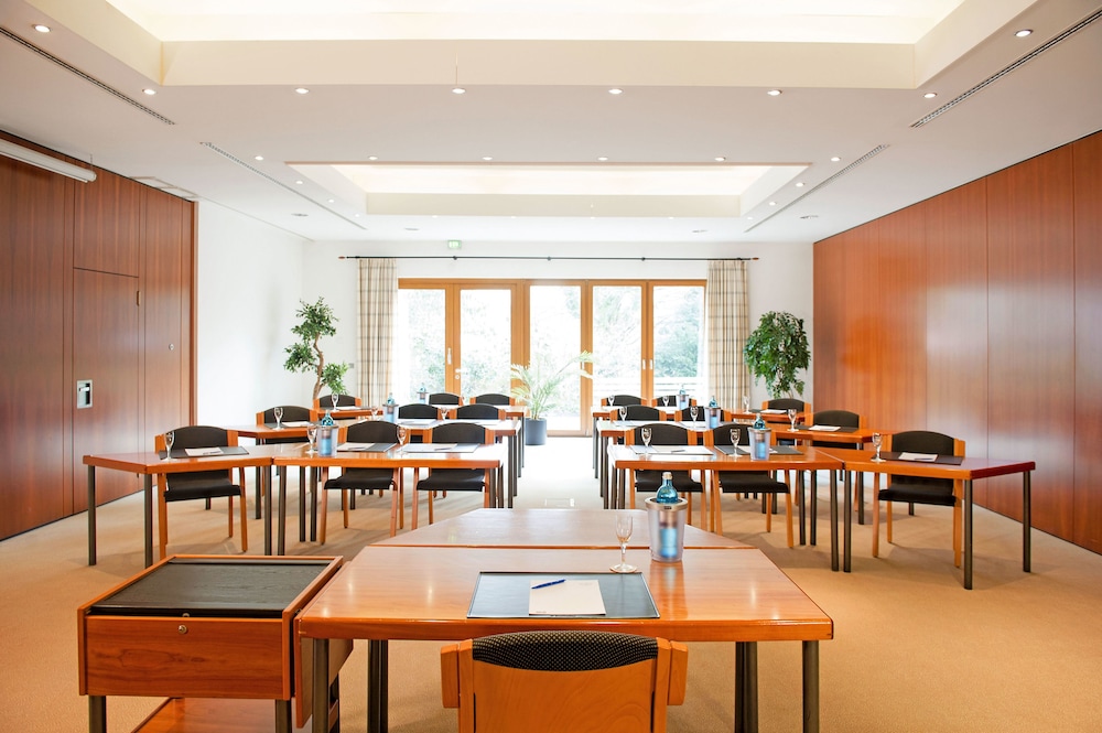 Maifeld Sport- Und Tagungshotel 41/50
