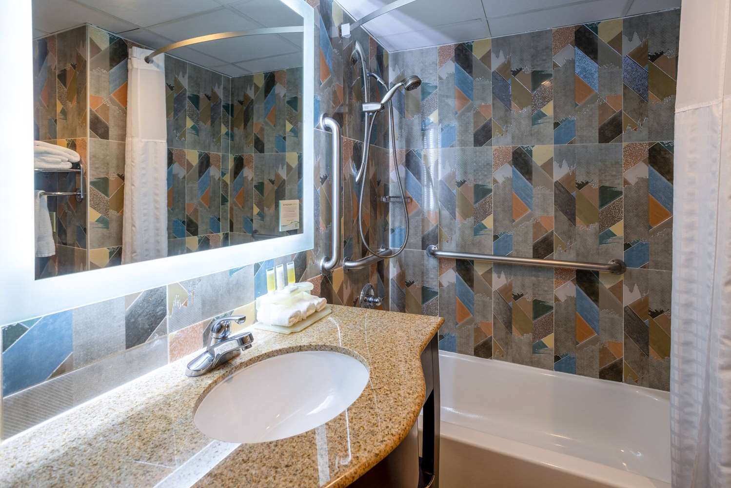 Days Hotel by Wyndham North Bergen /NYC 31/33