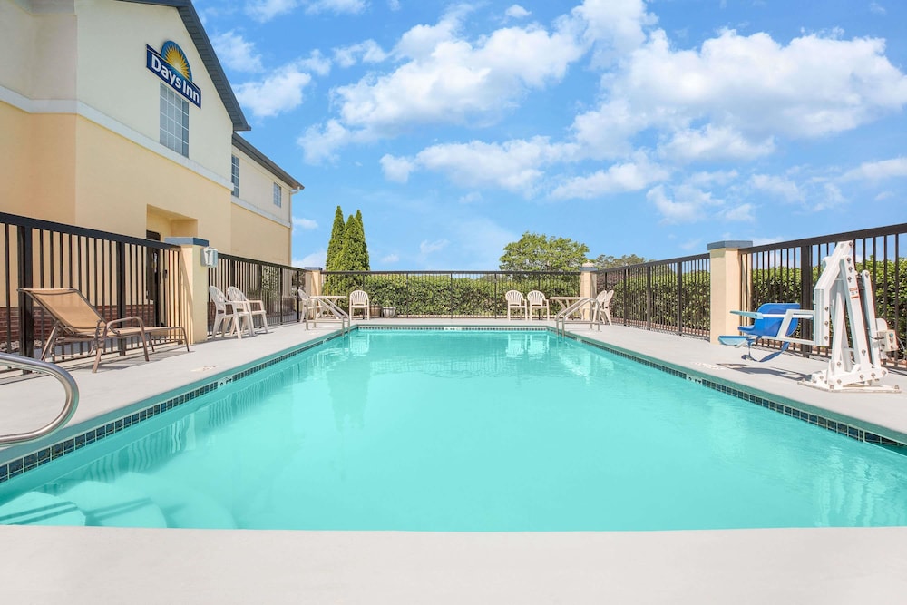 Days Inn by Wyndham Lincoln, AL 3/50