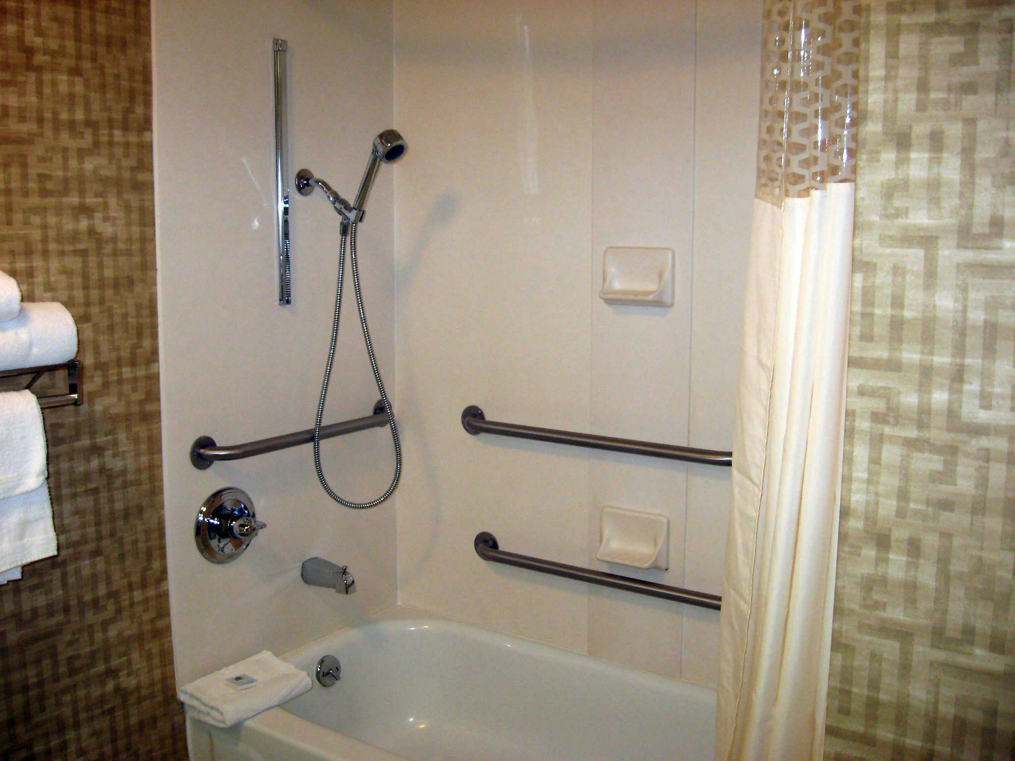 Hampton Inn Cincinnati/Kings Island 67/69