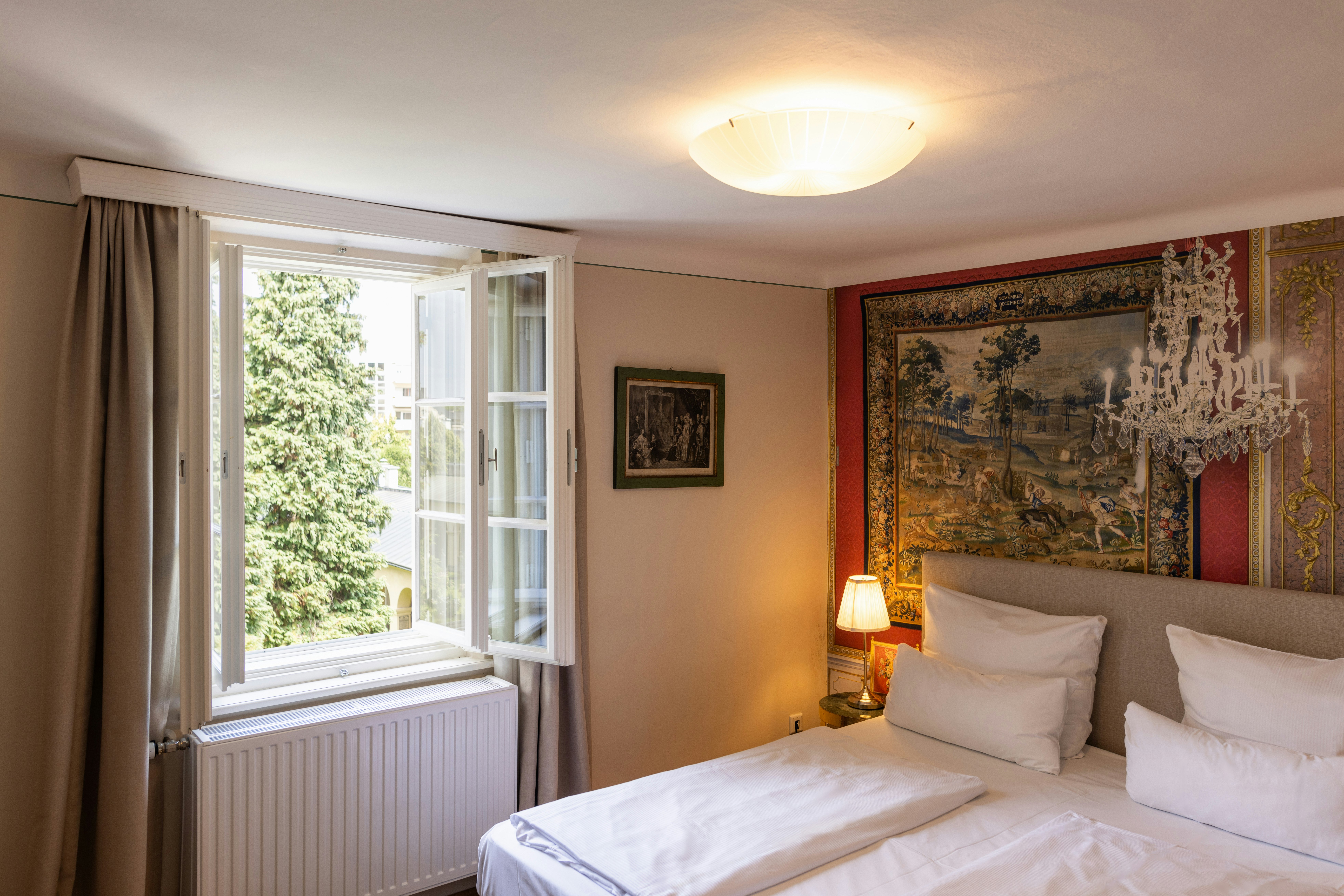 ROOM, DOUBLE BED