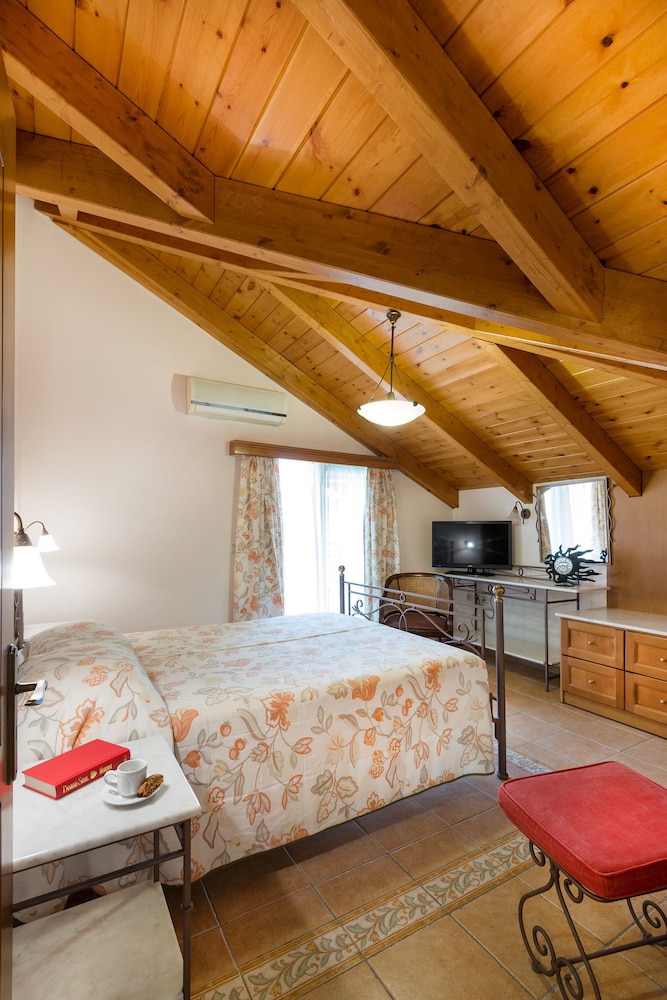 Andreolas Luxury Suites 22/72