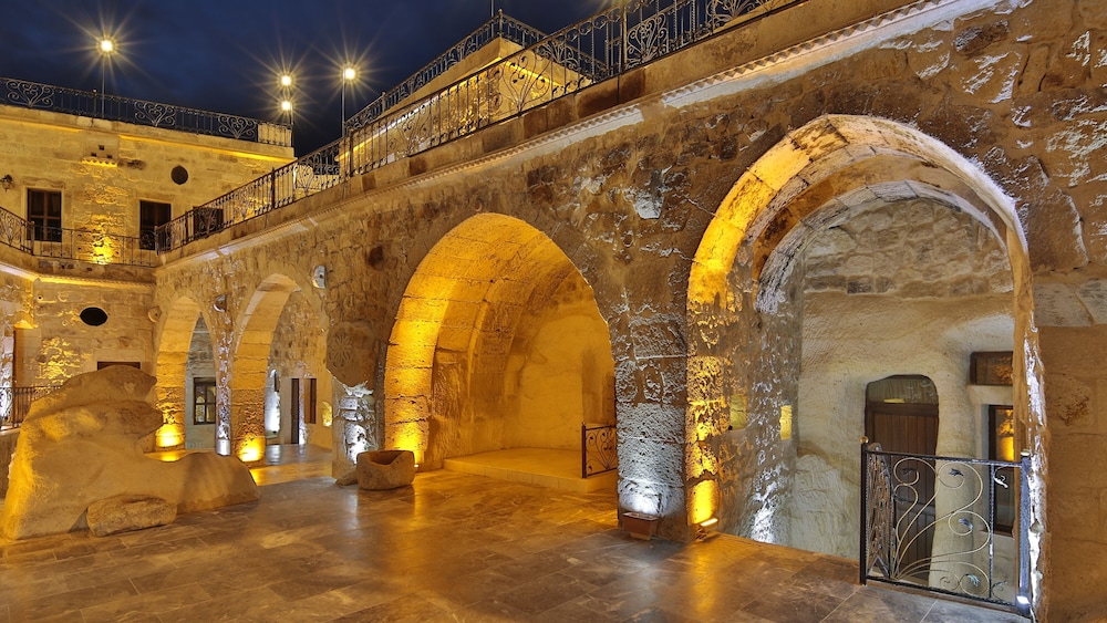 Golden Cave Suites 41/55