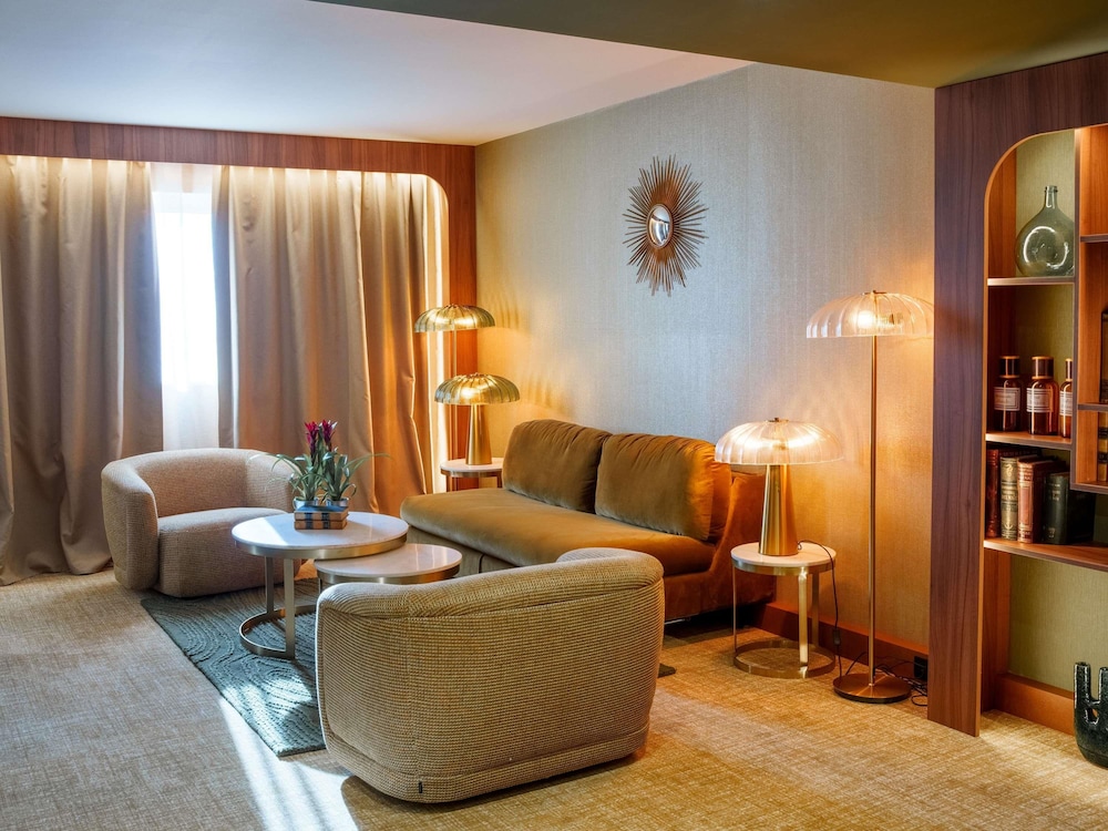 NOVOTEL AVIGNON NORD 29/48