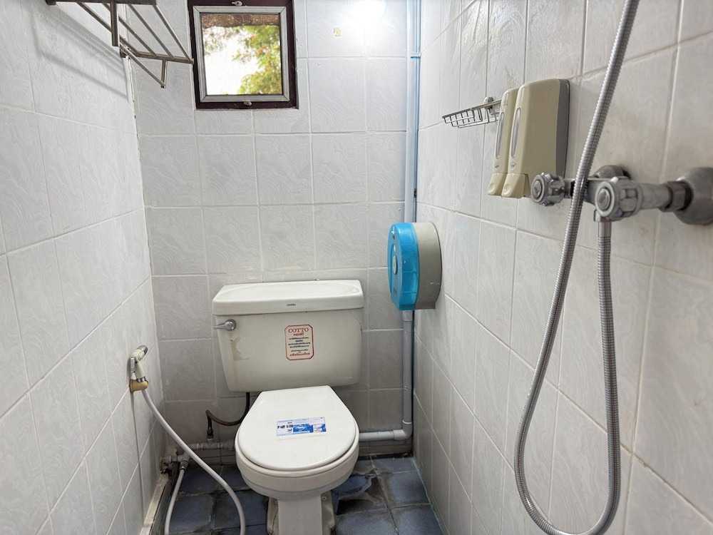 Collection O Khu Mueang near Tha Phae Gate formerly Lai Thai Guesthouse 63/64