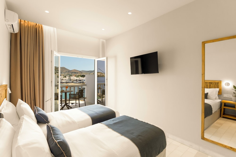 غرفة قياسية بسريرين منفصلين بإطلالة على البحر بشرفة، Pandrossos Hotel 10/10