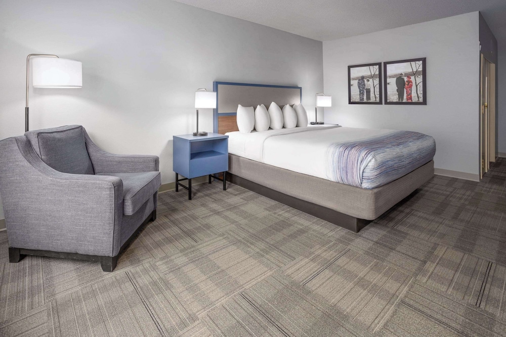 AmericInn by Wyndham Iron Mountain 14/51