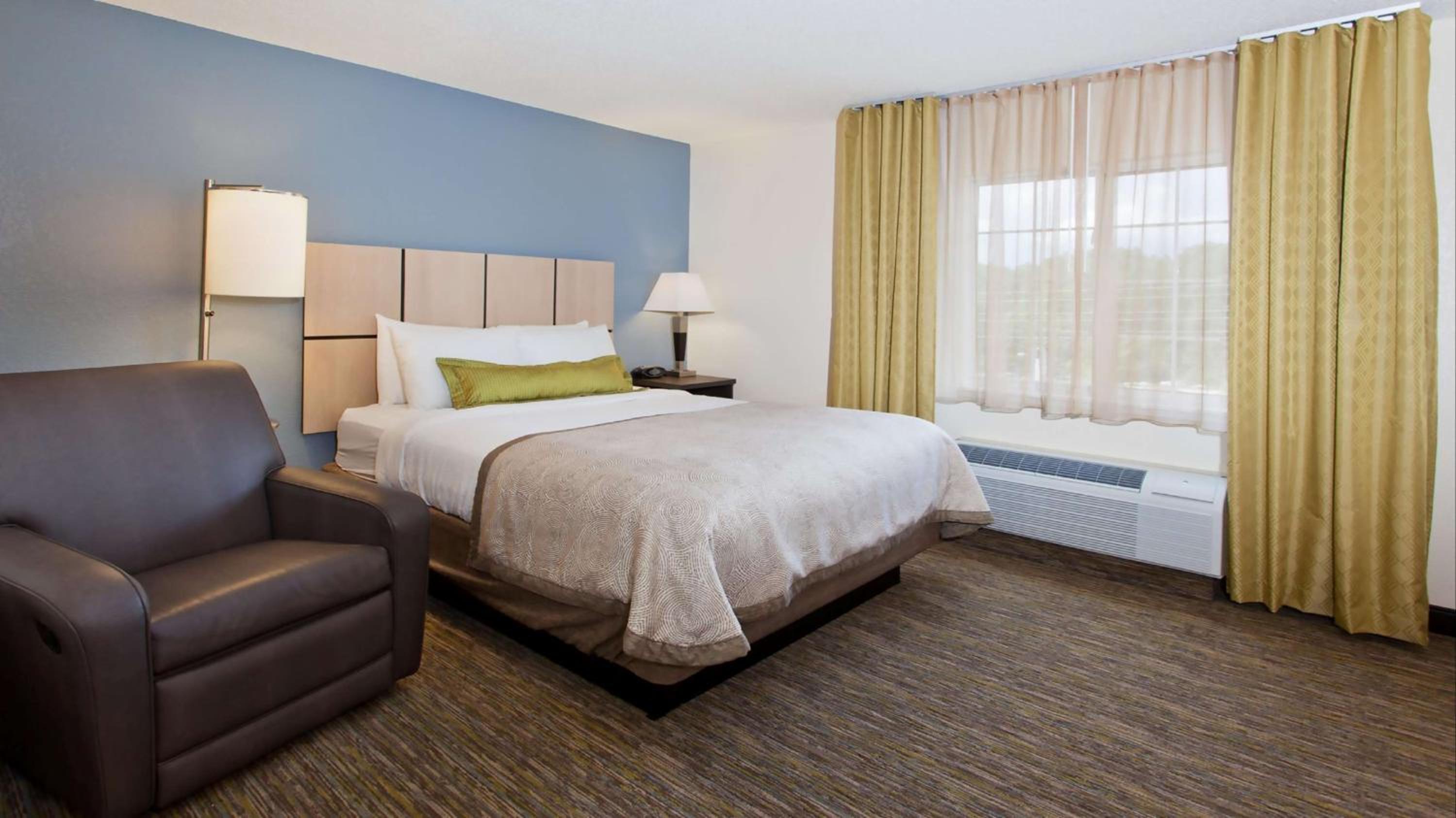 1 BEDROOM, SUITE, QUEEN BED