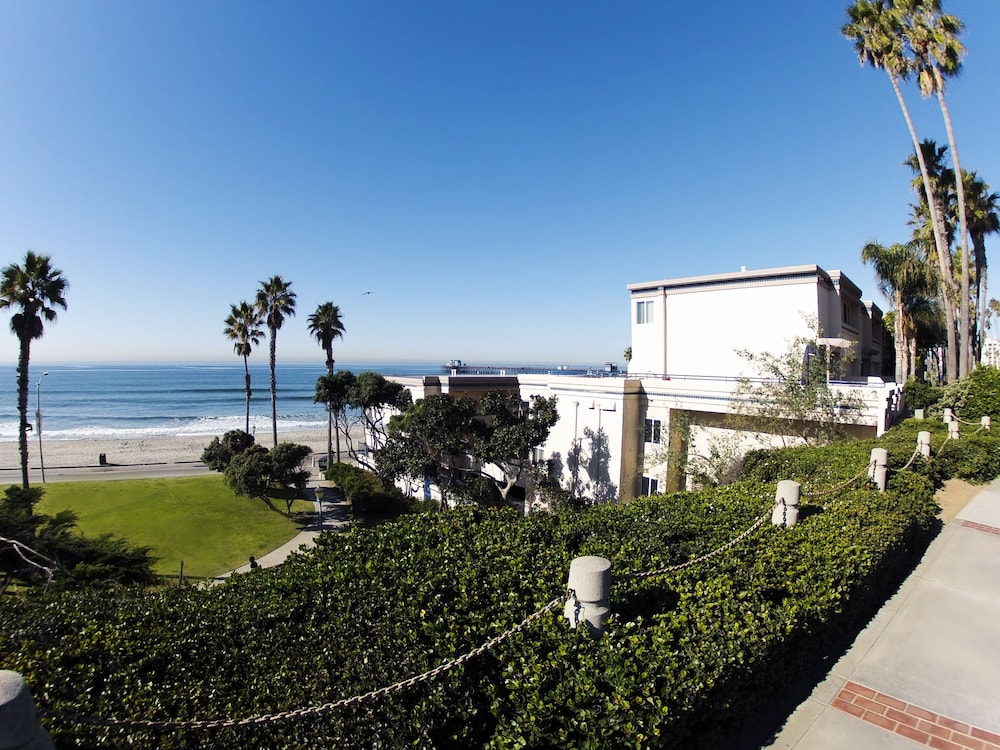 Southern California Beach Club 71/73