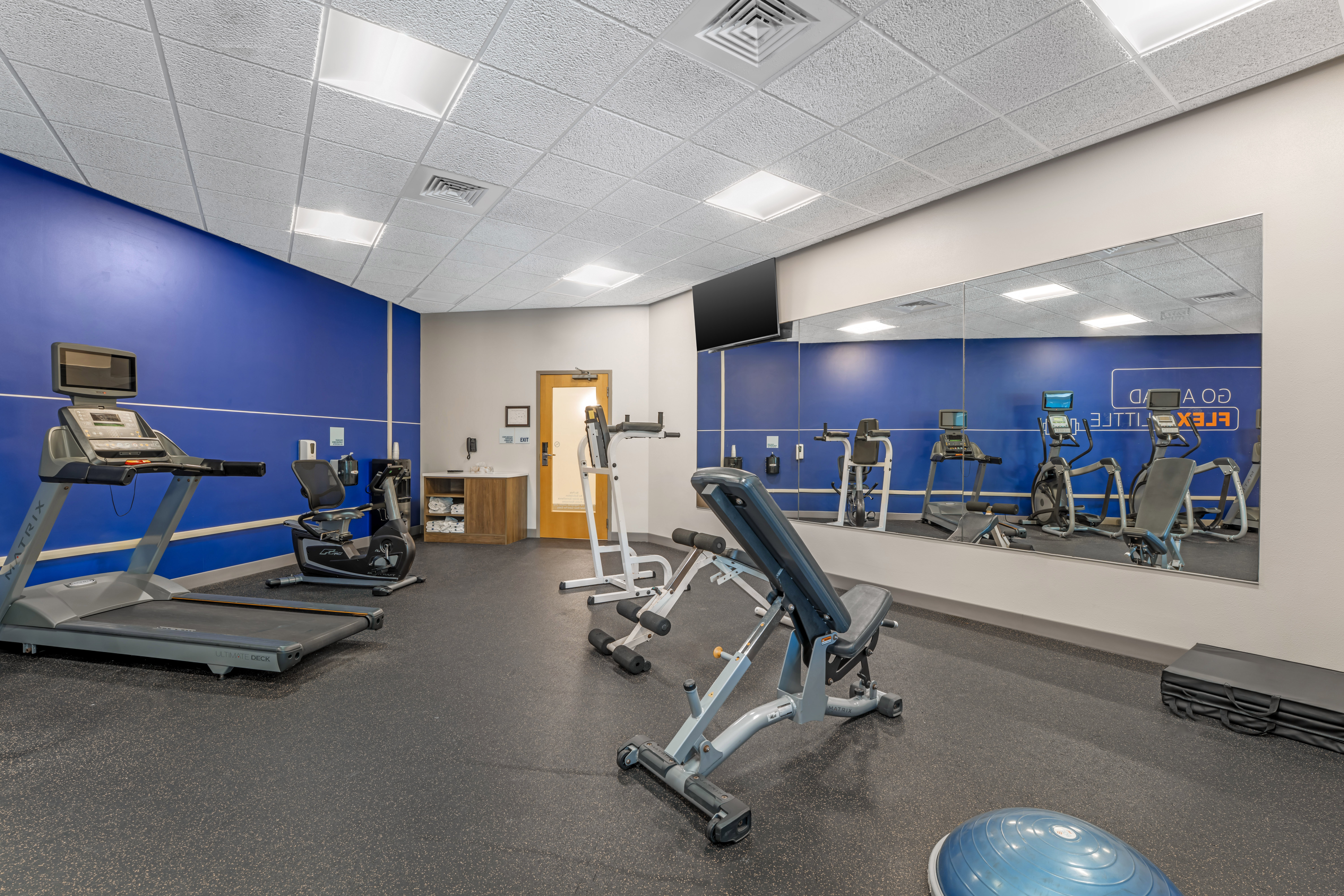 Holiday Inn Express Breezewood 43/67