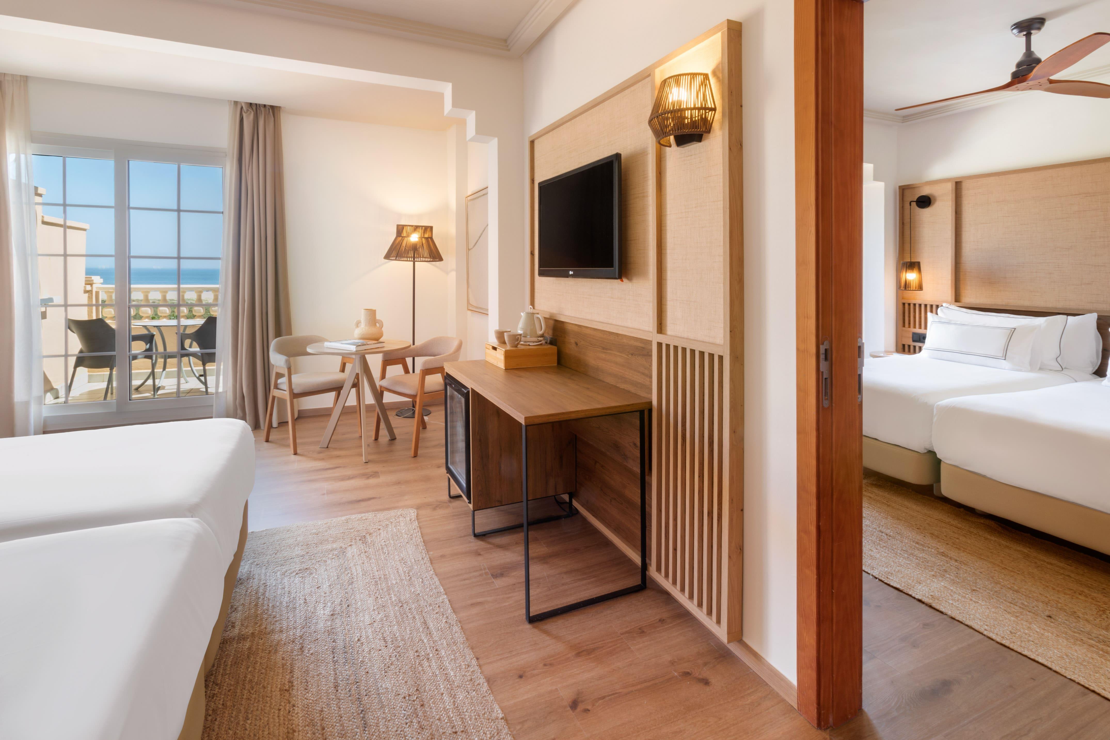 غرفة متصلة بريميوم عائلية بإطلالة على البحر، Melia Atlantico Isla Canela 6/10