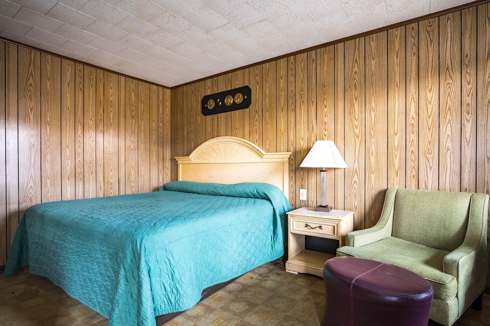Room at OYO Hotel Holly Springs MS, HOLLY SPRINGS - MS