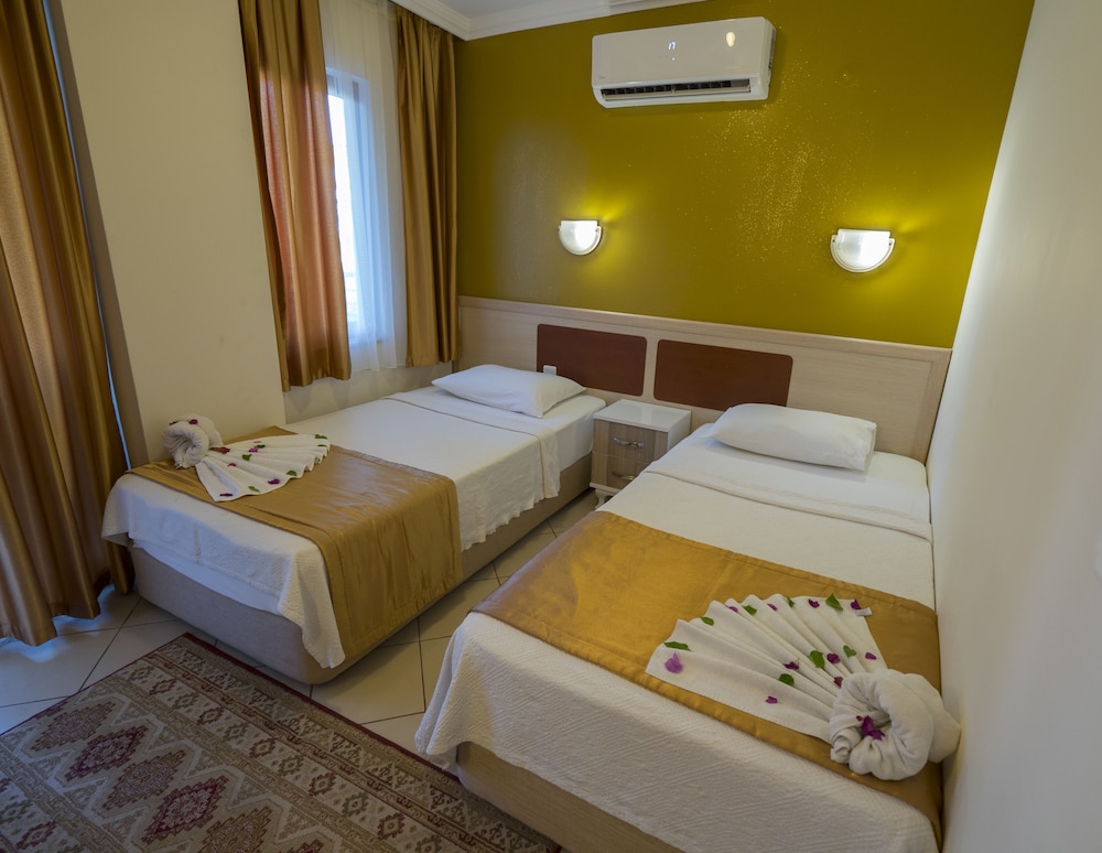 Arya Hotel 22/68