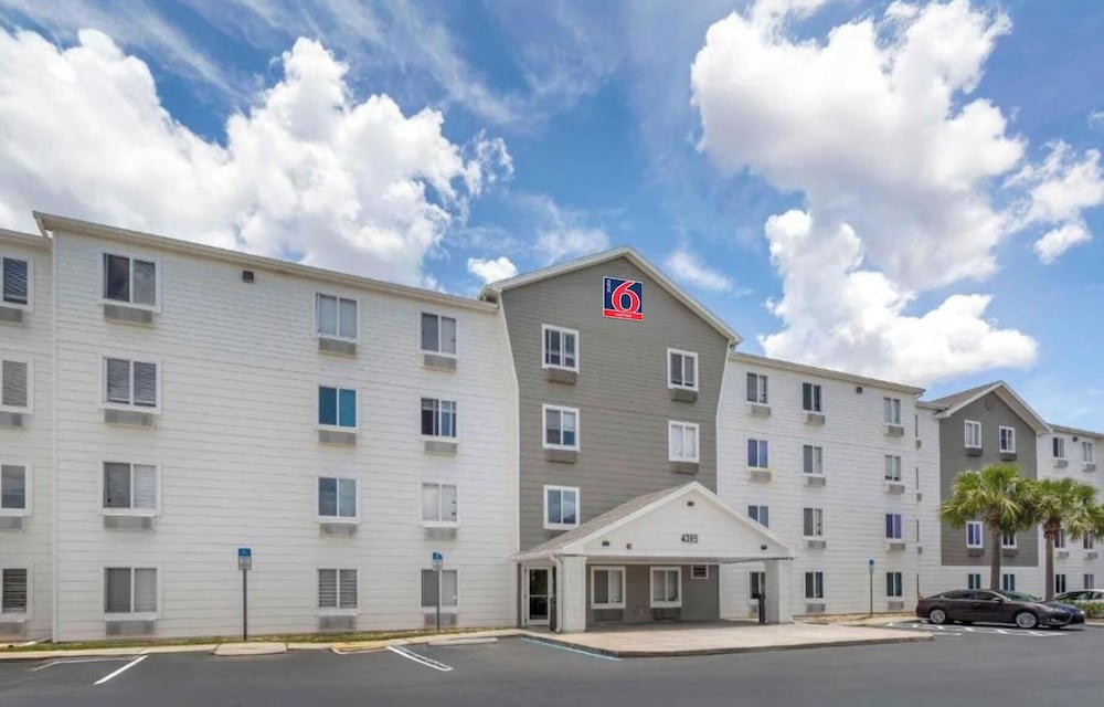 Studio 6 Extended Stay Fort Myers FL 36/49