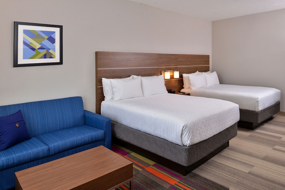 Holiday Inn Express Suites Alachua Gainesville Area 27/73