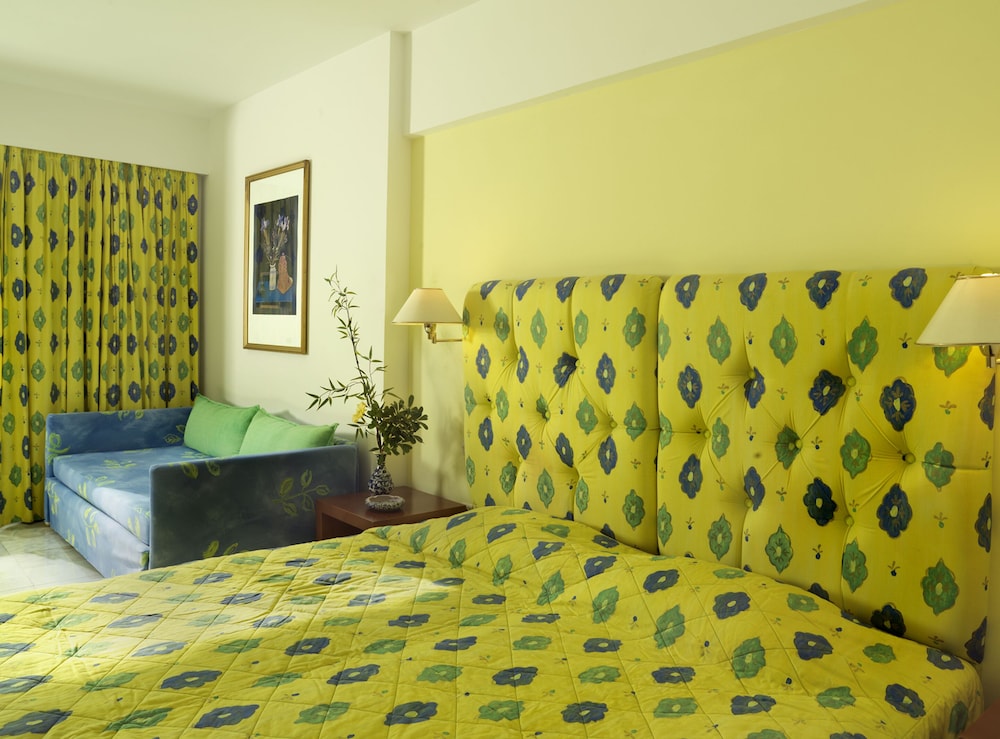 Dionysos Hotel 34/76