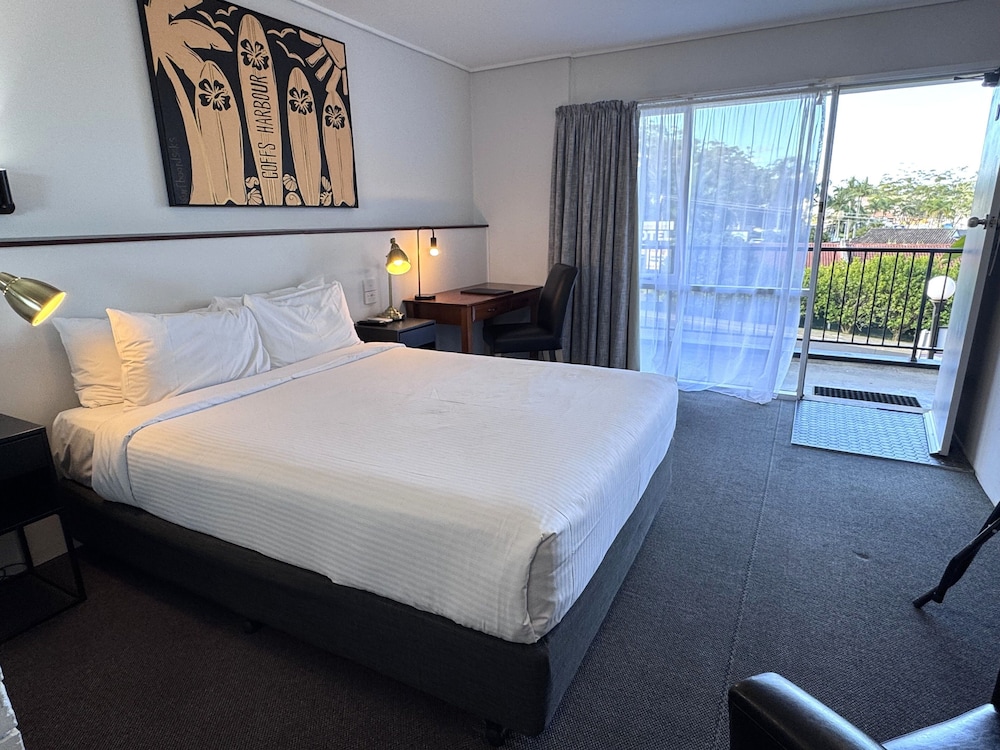ECONOMY, QUEEN BED