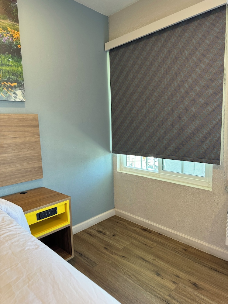 Days Inn By Wyndham Bakersfield Ca 27/55