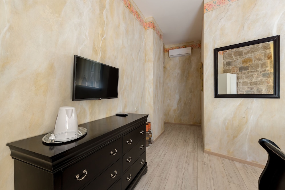 PIETRA ROSSA Luxury Rooms 4/66
