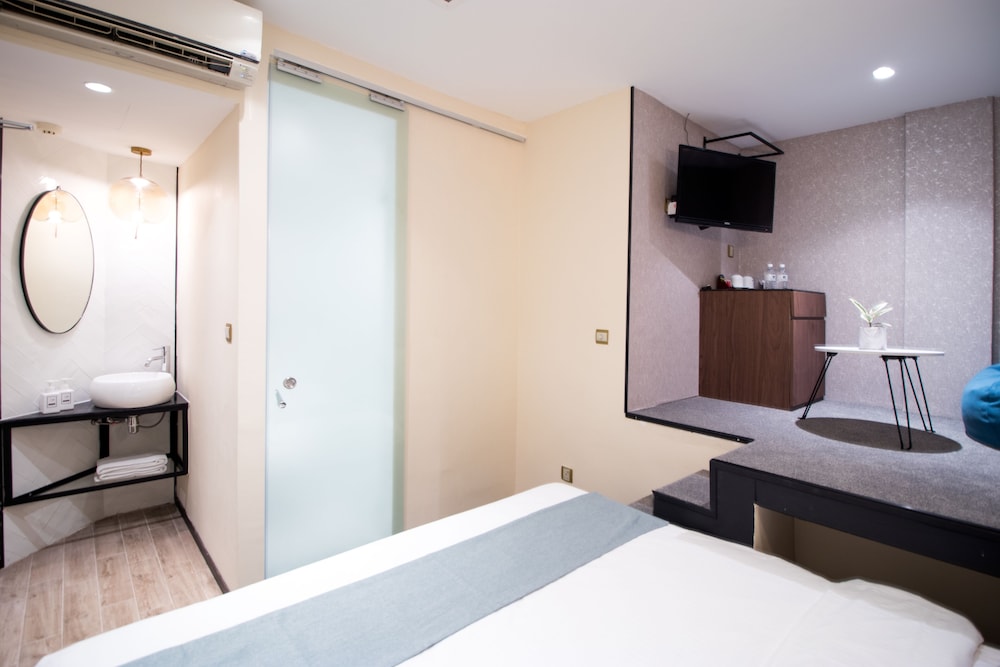 Harbour Ville Hotel Hamilton - Lavender 11/63