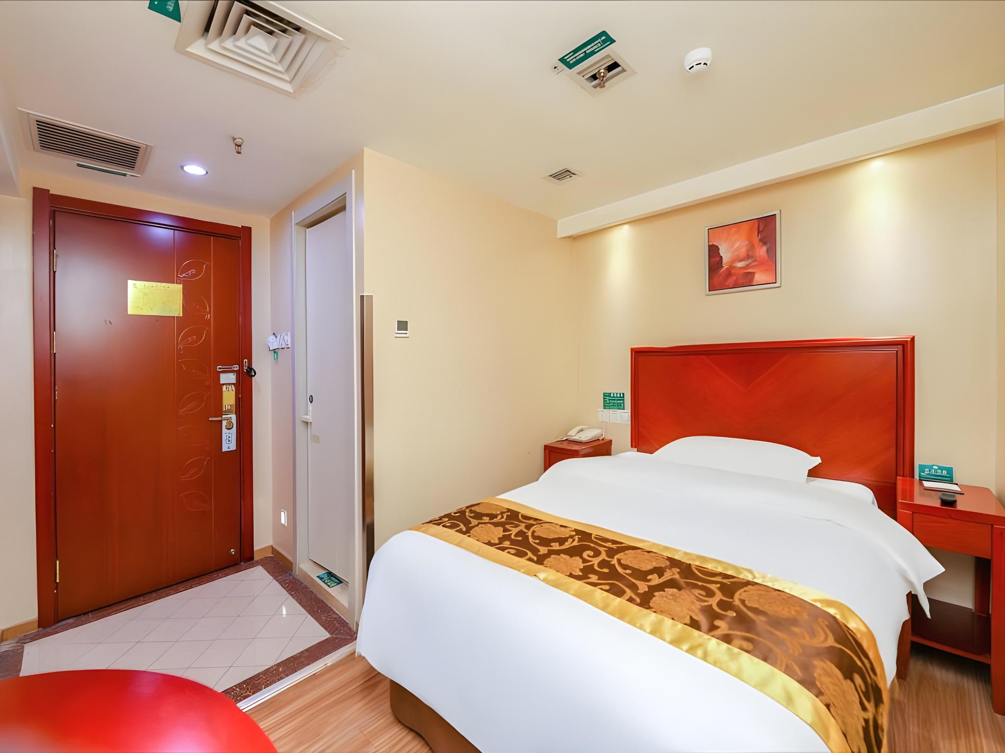 ROOM, SINGLE