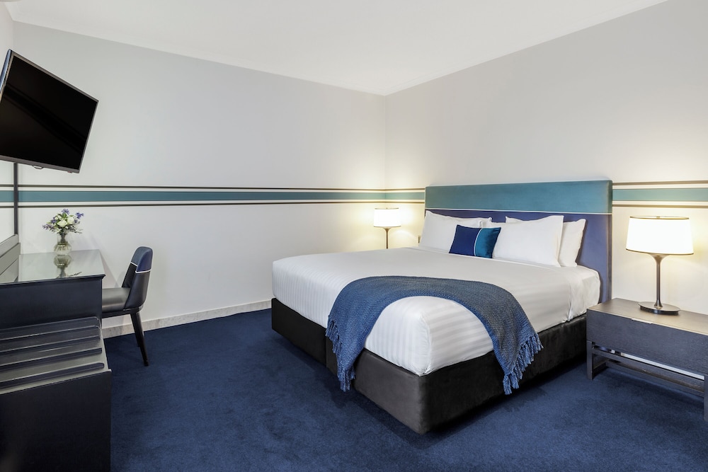 Boardroom, King Bed