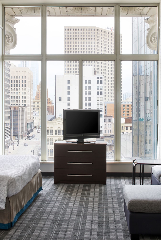 Residence Inn Milwaukee Downtown by Marriott 7/54