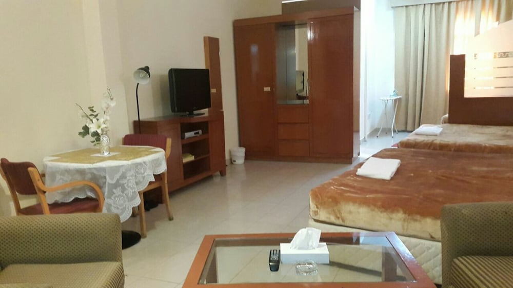 Al Raien Hotel Apartment 10/15