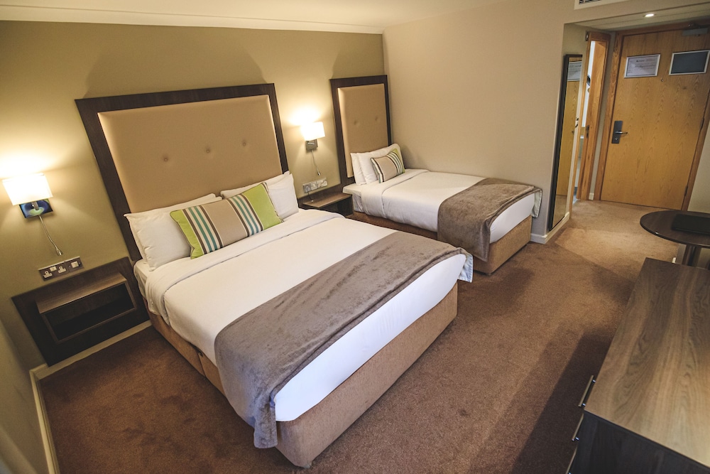 WESTLODGE HOTEL 5/34