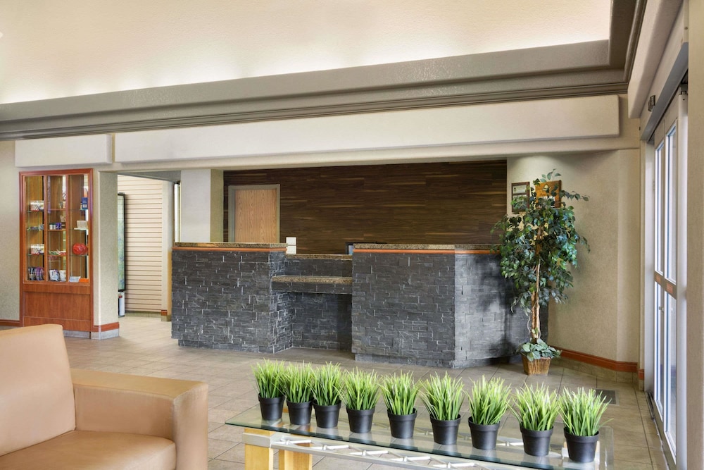Days Inn Calgary Airport 32/43