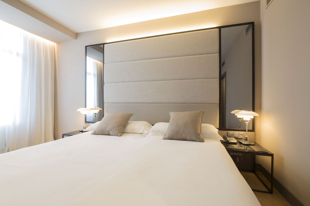 ROMANTIC, DOUBLE BED