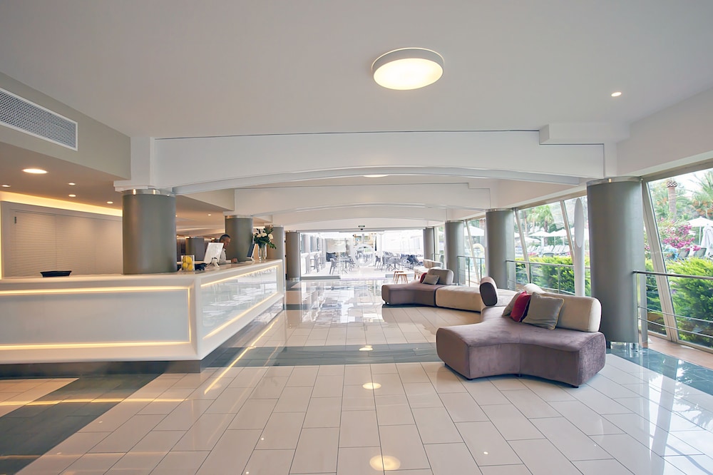 Fergus Bermudas Hotel 4/27