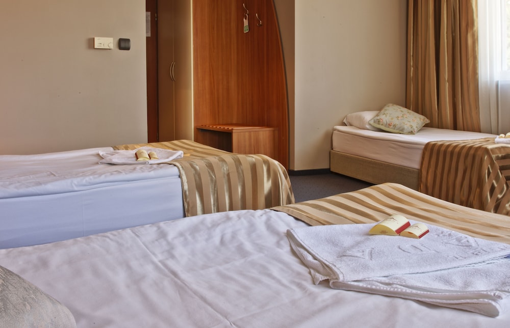 Hotel Triada 17/76
