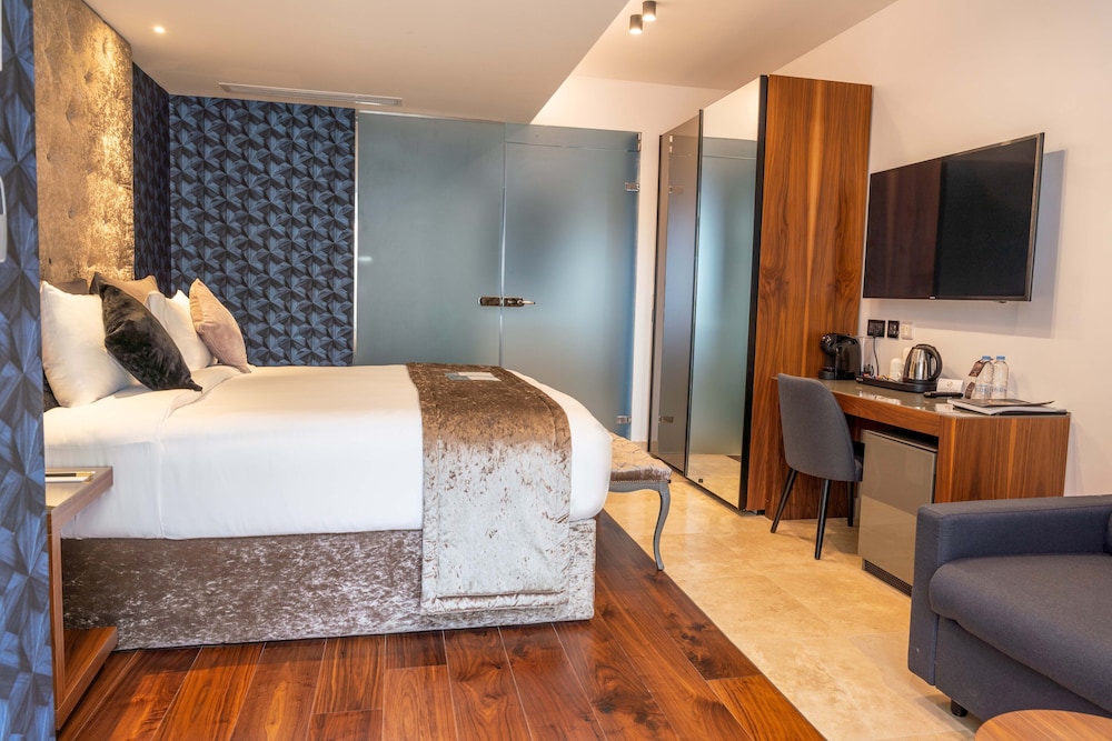 The Village Boutique and Spa 33/72