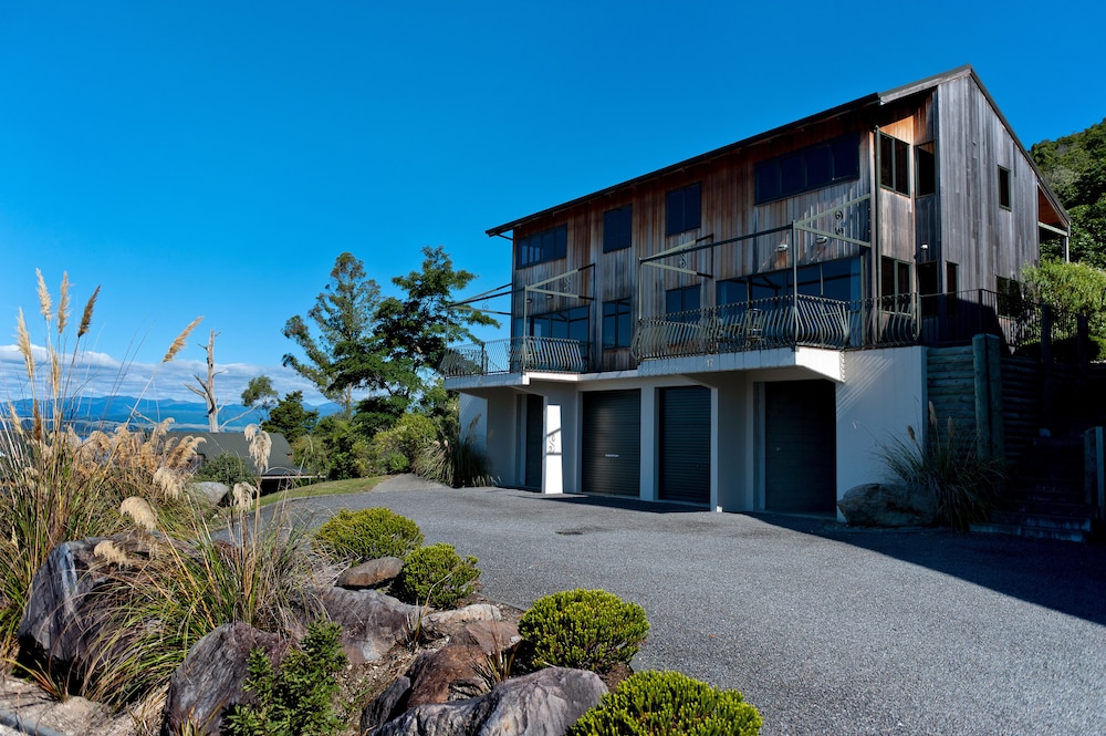 Oreti Apartments 4/82