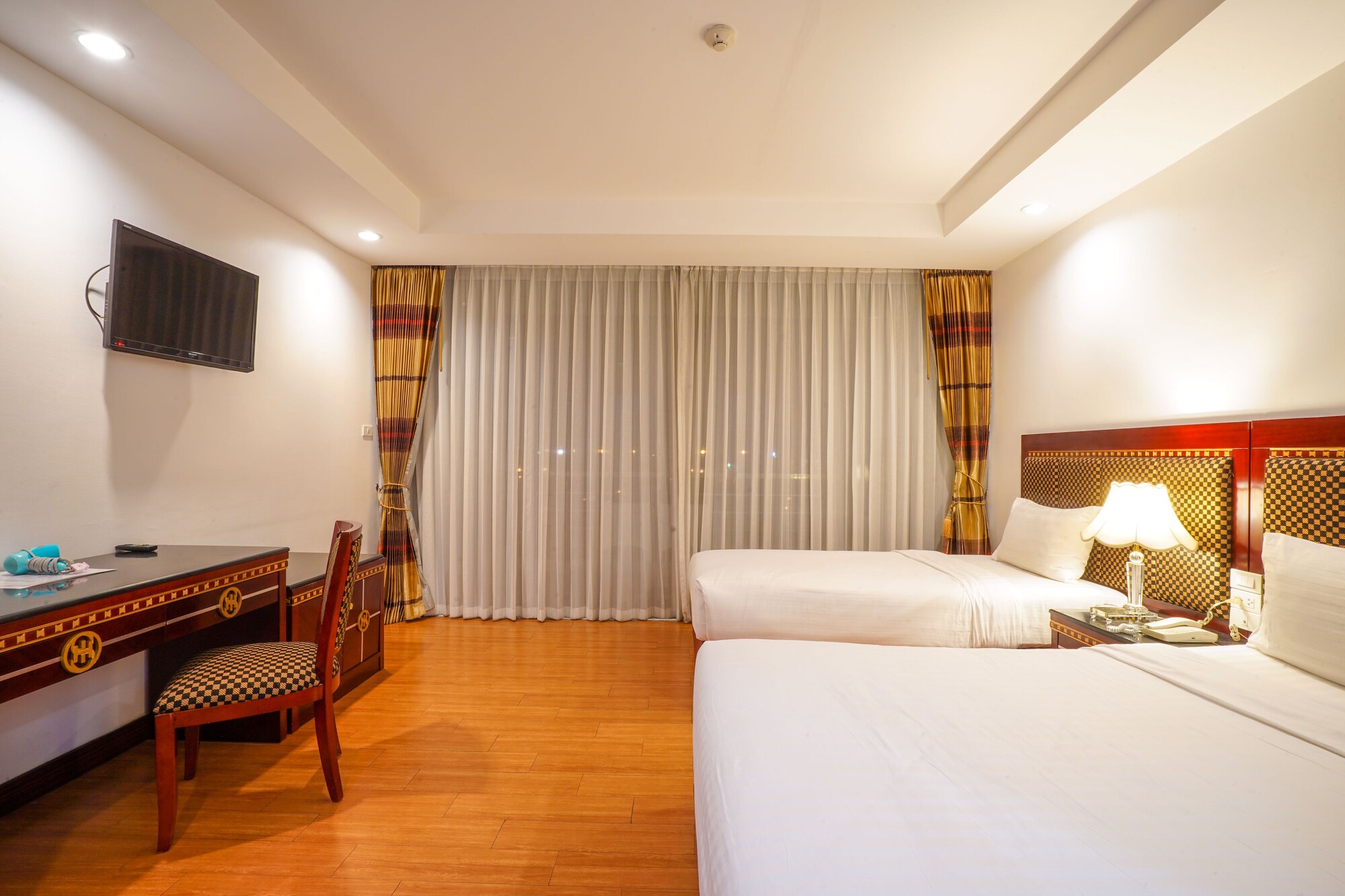 SUPERIOR, TWIN BEDS