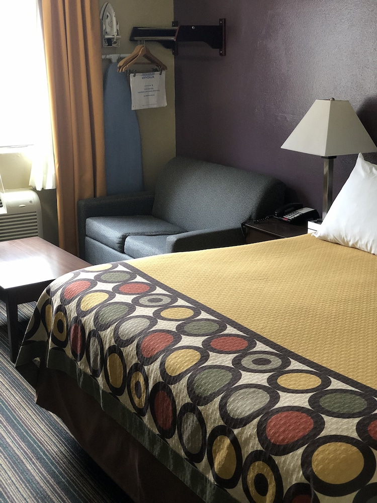 Super 8 By Wyndham Natchitoches 21/37