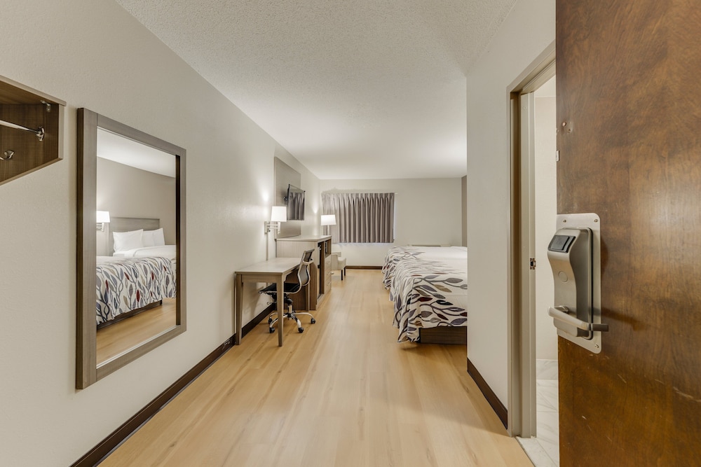 Red Roof Inn & Suites Newport – Middletown, RI 23/44