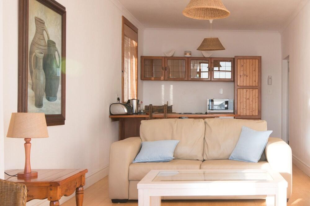 Orca, Apartment
