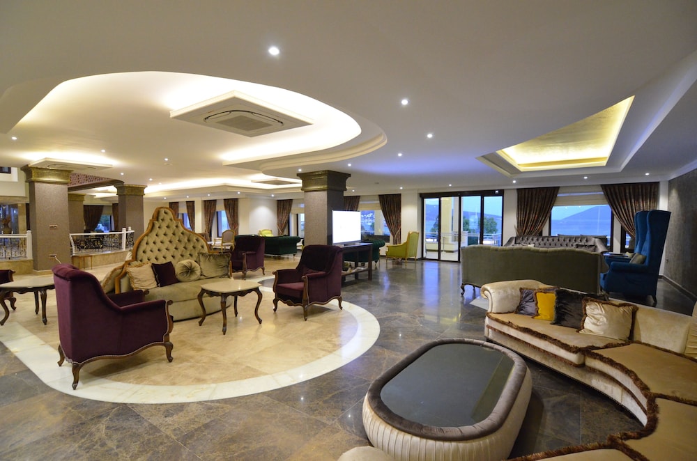 Azka Hotel 66/78
