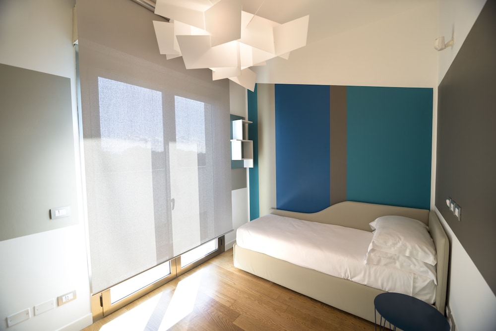 Hotel The One 20/64