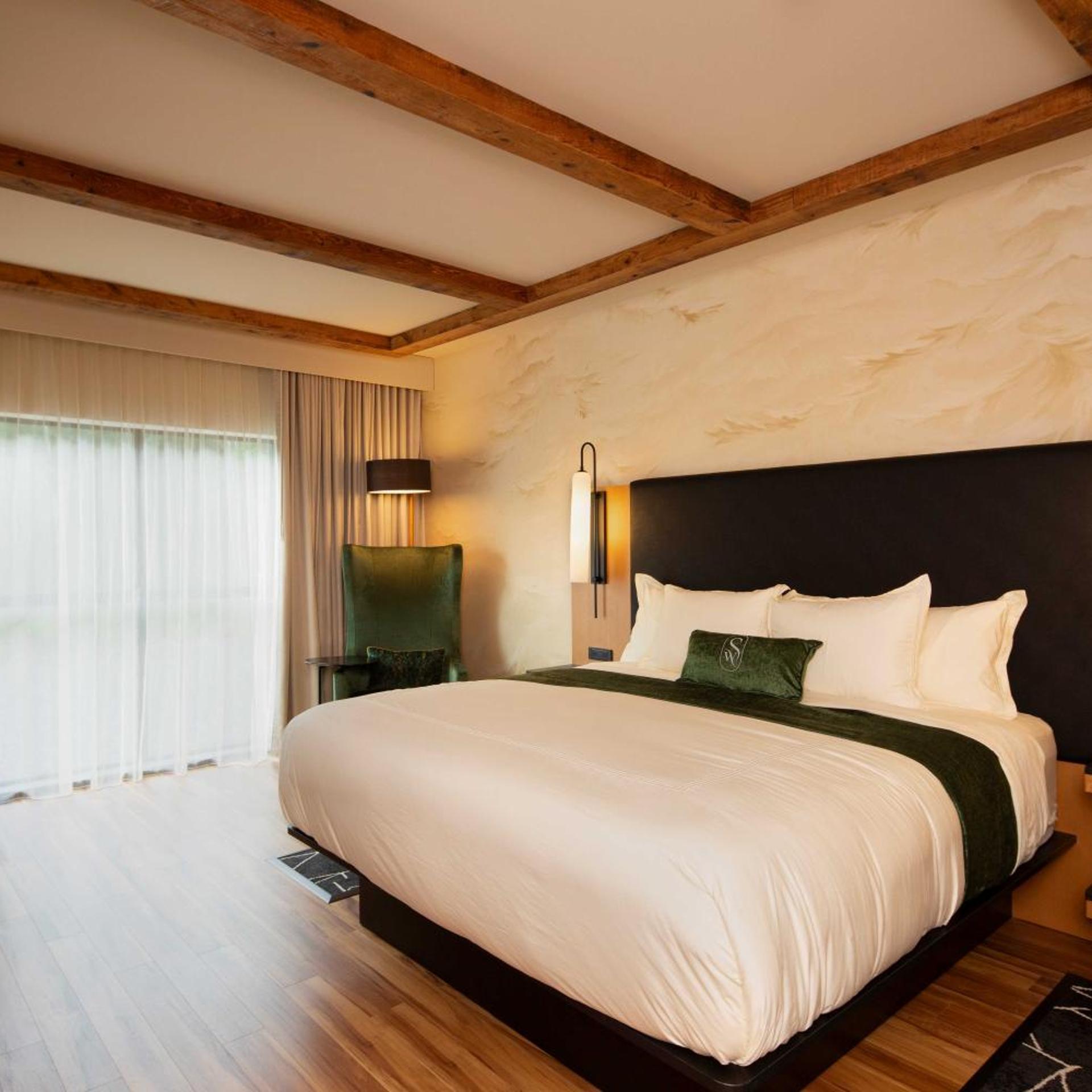 Concierge, Standard, King Bed, 21 Double Beds
