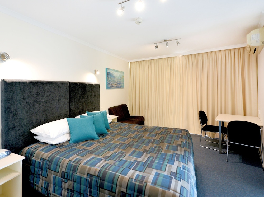 Atlantic Tower Motor Inn 9/45