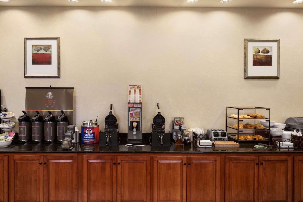 Lobby at Country Inn and Suites By Radisson Crestview FL, CRESTVIEW - FL