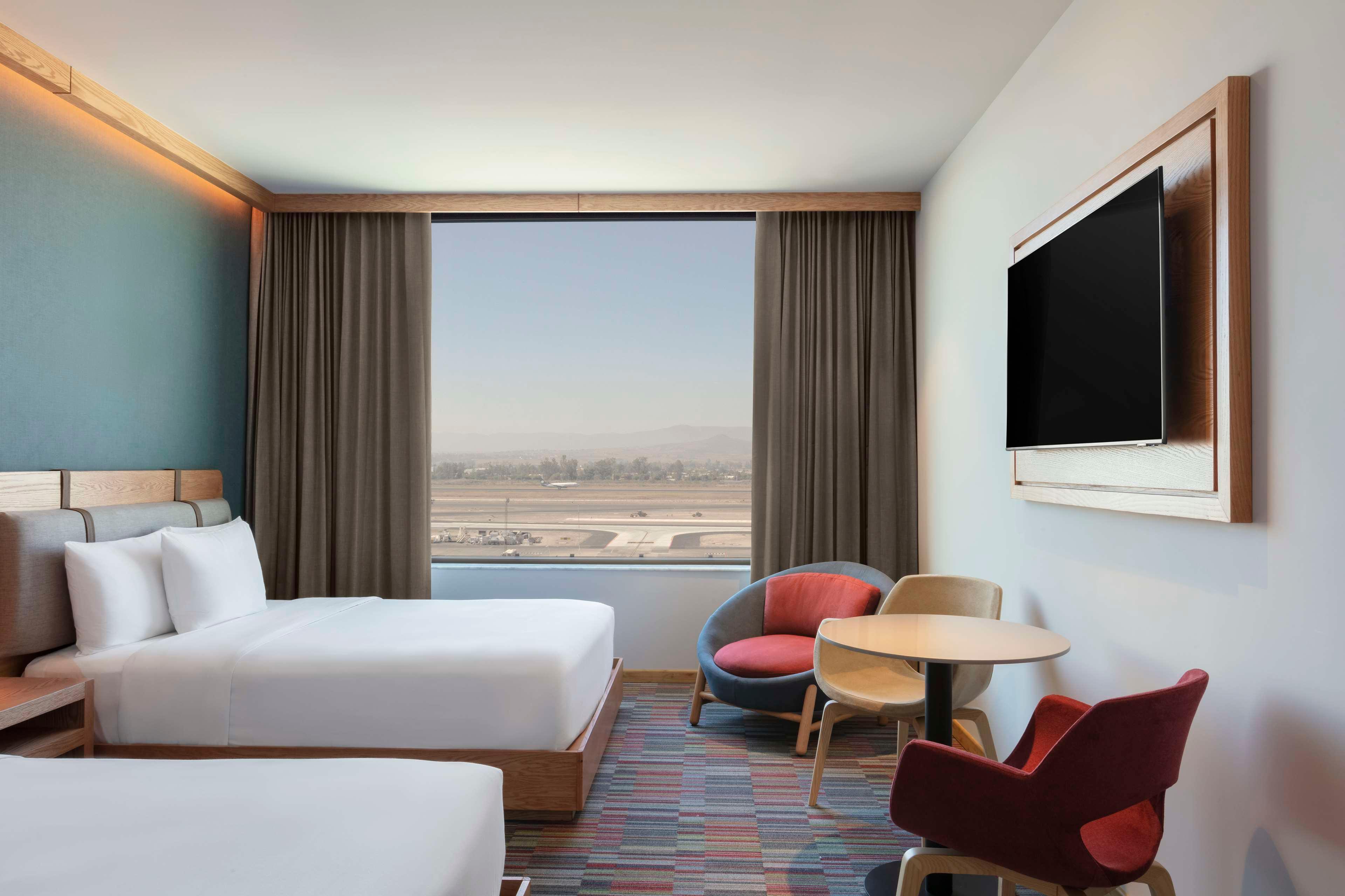 غرفة بسرير مزدوج بإطلالة، Hilton Garden Inn Guadalajara Airport 3/5